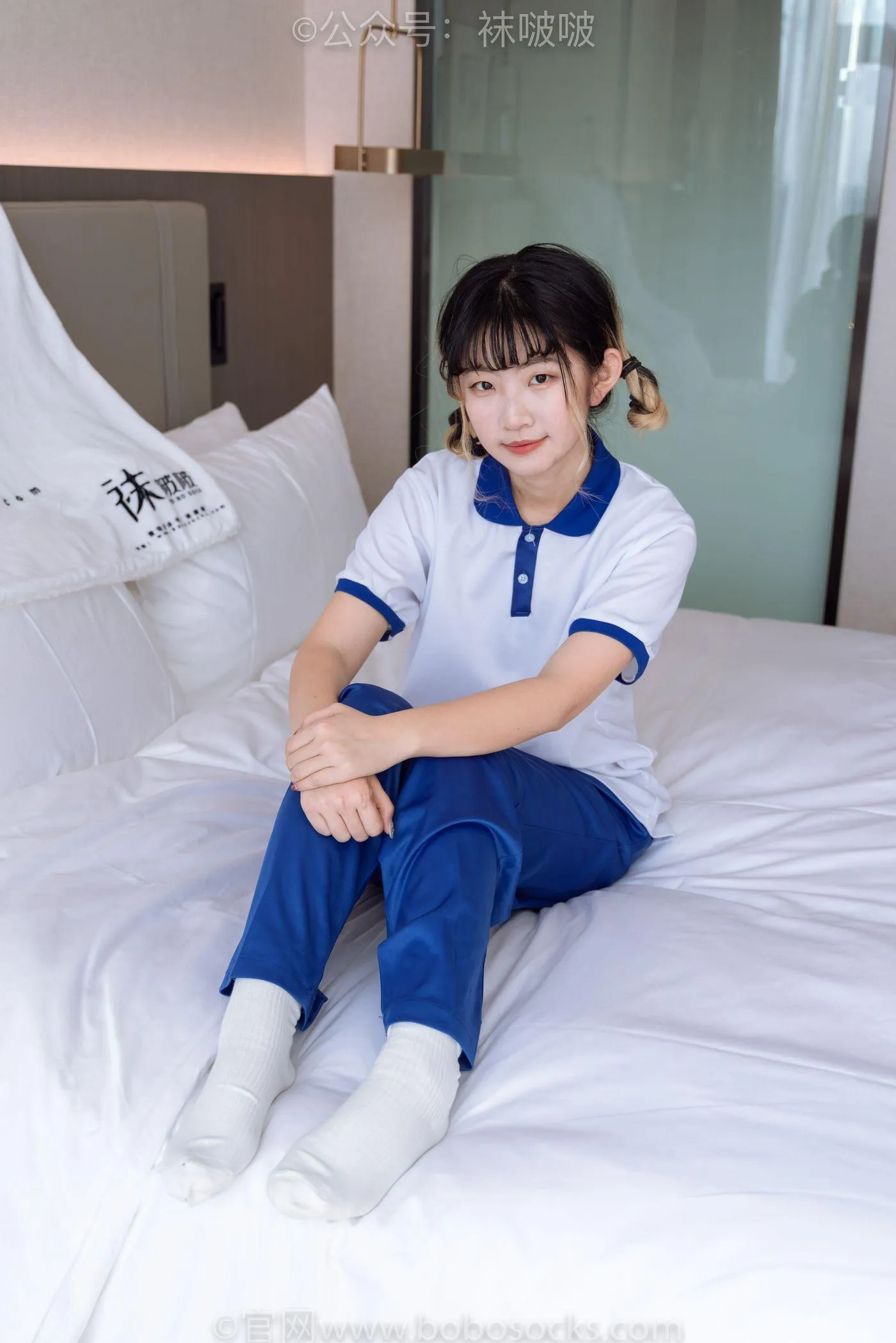 [BoBoSocks袜啵啵]NO.042 砂糖-校服、板鞋、白棉袜、油亮白丝 [139P]插图